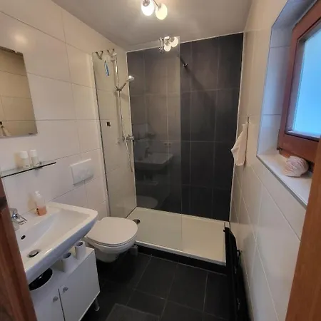Tiny House Near Nuremberg 佩格尼茨河畔勒滕巴赫